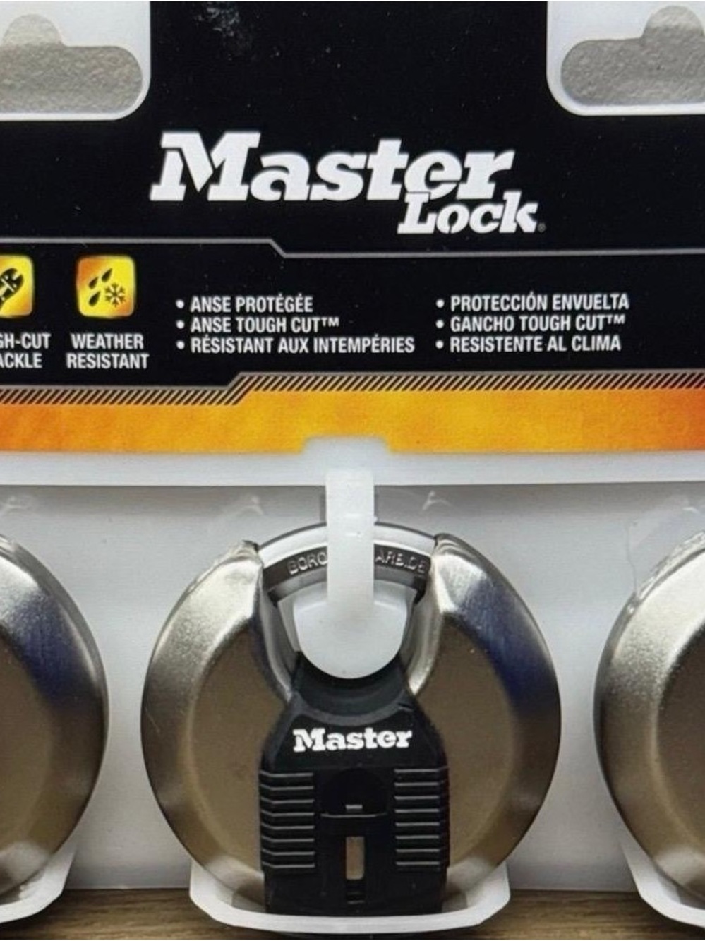 A pack 3 of Master Lock Magnum 2-3/4 in (70 mm) stainless steel discus padlocks